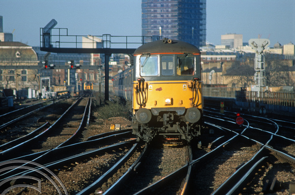 08668. 73212. 73209. 14.30 Victoria - Gatwick. Battersea Park. 07.01.2001