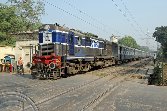 DG70033. WDM2b No 18647. Lucknow. India. 14.12.10.