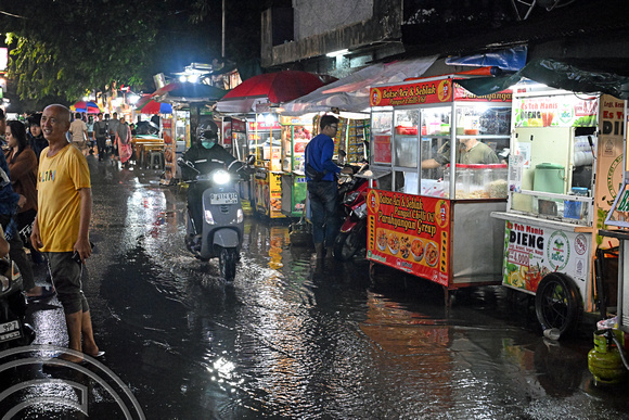 DG440309. Nightlife in the rain. Jalan Kebon Kacang 30. Jakarta. Java. Indonesia. 19.2.2025.