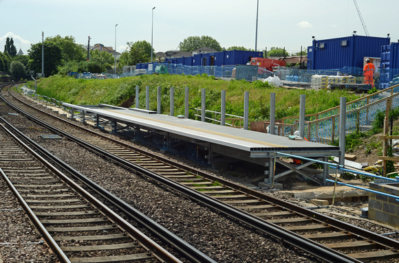 DG179480. Platforms being extended. West Brompton. 21.5.14.