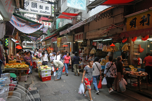 TD00363. Market. Hong Kong. 2.11.04.