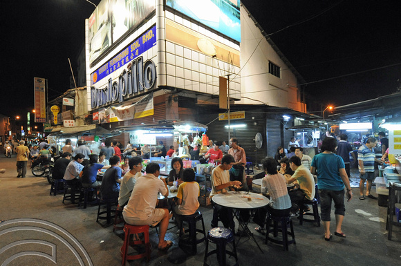 DG36951. Street food. Lebuh Chulia. Georgetown. Penang. Malaysia. 15.10.09.