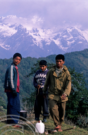 T7132. Porters and the Himalayas. Gorkha. Nepal. 1998.
