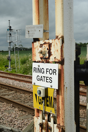 DG115067. Signs and signals. Howsham gates. 16.6.12.