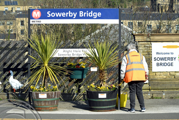 DG368588. Station friend volunteer. Sowerby Bridge. 19.3.2022.