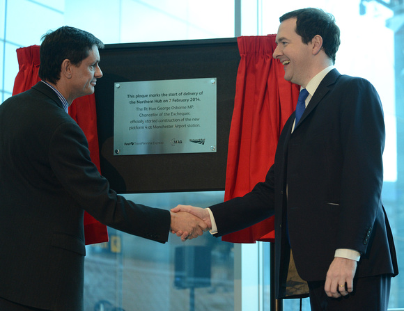 DG169907. Martin Frobisher, Network Rail, & the Chancellor, George Osborne MP. Manchester Airport station. 7.2.14.