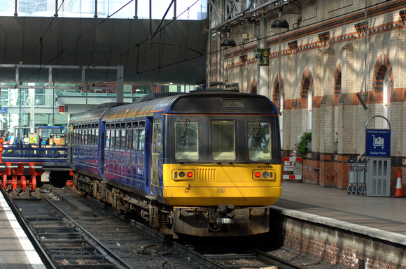 DG07356. 142004. Manchester Piccadilly. 5.9.06.