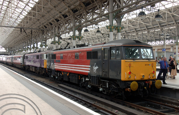 FVT03829. 87010. 87002. Manchester Piccadilly. 10.6.2005.