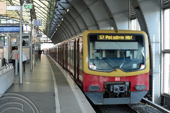 DG194643. S Bahn. Ostbahnhof. Berlin. Germany. 23.9.14.