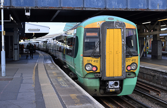 DG414749. 377412. Clapham Junction. 24.4.2024.