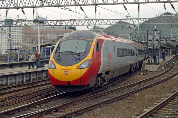 DG05590. 390002. Manchester Piccadilly. 14.3.06.