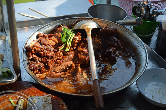DG204953. Street food. Duck or pork with rice stall. Bangkok. Thailand. 5.2.15