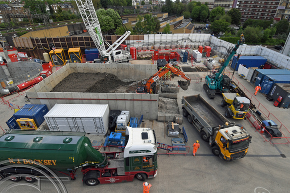 DG370234. HS2 vent shaft construction site. Canterbury Rd. Kilburn. London. 12.5.2022.