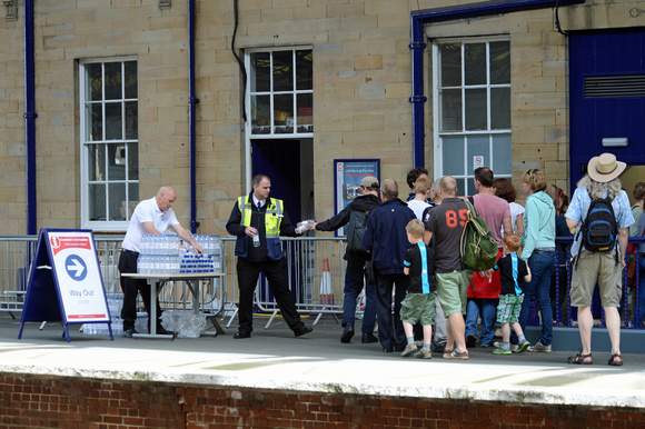 DG185072. TPE staff ready with water. Huddersfield. 5.7.14.