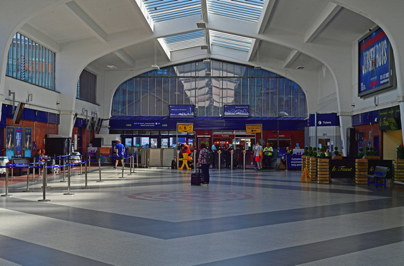 DG376624. Concourse. Blackpool North. 11.8.2022.