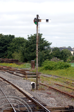 DG04036. Semaphore signal. Mullingar. Ireland. 16.7.05.