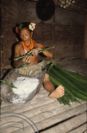 T3802. Preparing sago. Siberut. Mentawai Islands. Indonesia. 1992.