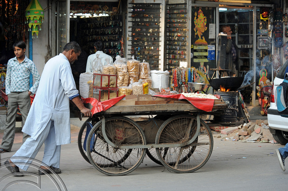 DG69623. Fastish food. Paharganj. Delhi. India. 8.12.10.