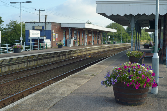 DG187643. Hoveton and Wroxham station. 22.7.14.