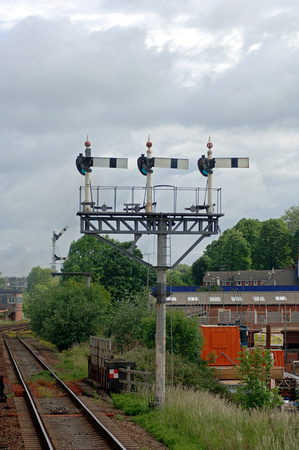 DG03637. GWR semaphores. Shrewsbury. 4.6.05.