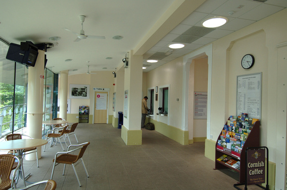 DG06457. Interior. Liskeard station. 12.6.06.