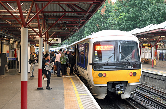 DG426460. 165011. 2C15. 0740 Aylesbury to London Marylebone. Rickmansworth. 5.9.2024.