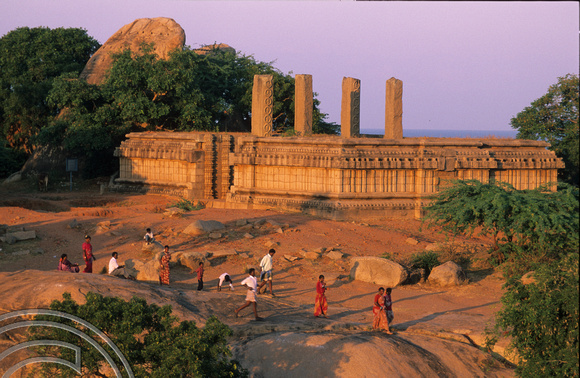 T6609. Temple. Mahabalipuram. Tamil Nadu. India. 1998.