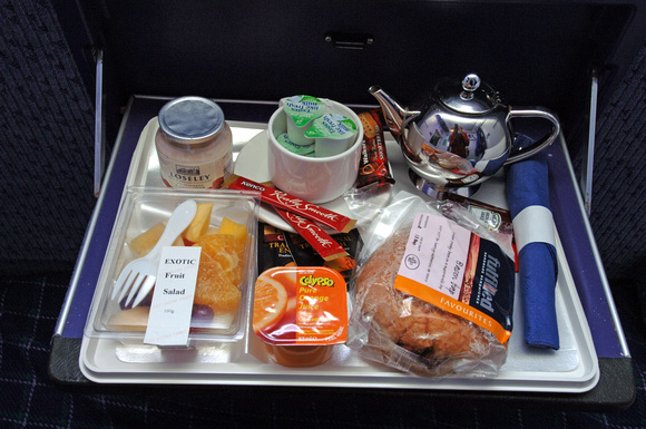 DG04558. Breakfast tray. Caledonian sleeper. 13.9.05.