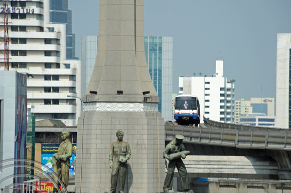 FDG11063. BTS Skytrain. Victory monument. Bangkok. Thailand. 25.1.09.