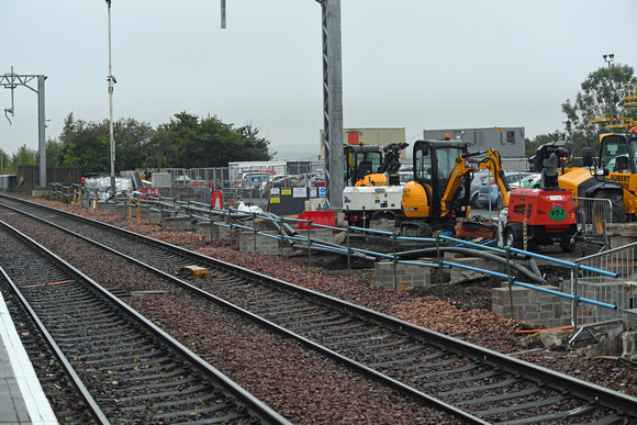 DG252054. Extending the platforms. Falkirk High. 25.8.16