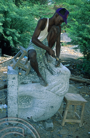 T6638. Sculptor. Mahabalipuram. Tamil Nadu. Indai. 1998.