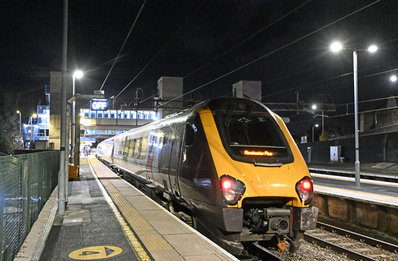 DG436190. 221129. 1M53. 1500 Bristol Temple Meads to Manchester Piccadilly. Macclesfield. 30.12.2024.