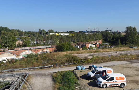 DG427388. Abandoned viaduct. Ardwick. Manchester. 17.9.2024.