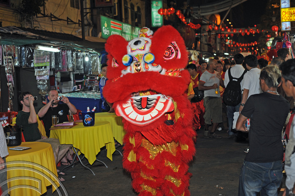 DG101641. Dragon dancers. Chinatown. Kuala Lumpur. malaysia. 18.1.12.
