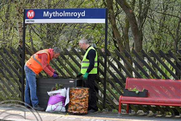 DG369195. Northern staff volunteer to help station friends. Mytholmroyd. 26.4.2022.