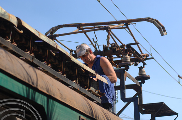 FDG2718. Running repairs Hershey Tramway. Casa Blanca. Havana. Cuba. 28.12.05.