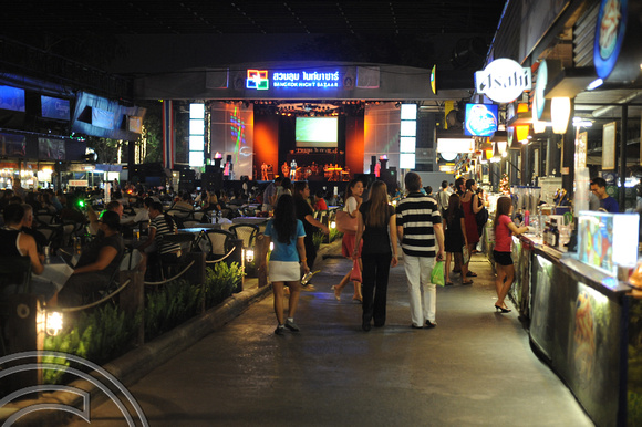 TD10822. Bangkok night bazaar. Thailand. 24.1.09.