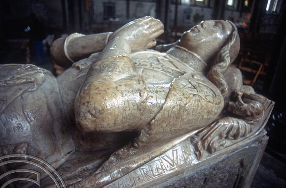 T15538. Grafitt on the statue of Robert, Lord Hungerford in the cathedral. Salisbury. Wiltshire. 25.5.2003