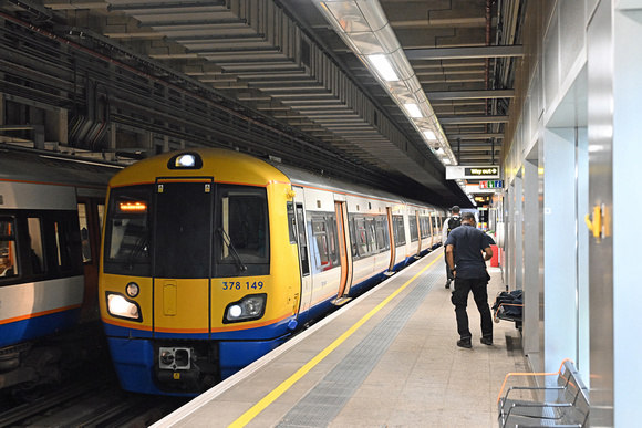 DG418653. 378149. 9F27. 1228 New Cross to Dalston Junction. Shoreditch High St. 5.6.2024.