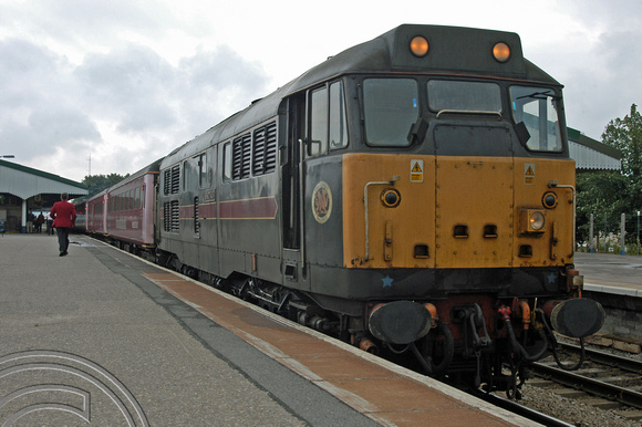 DG00664. 31452. Westbury. 8.7.2004