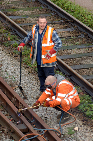 DG05096. Cutting old rail. Hornsey. 13.12.05.