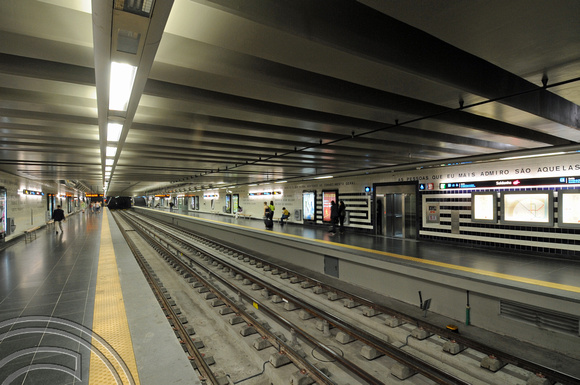 DG53010. Saldhana metro station. Lisbon. 2.6.10.
