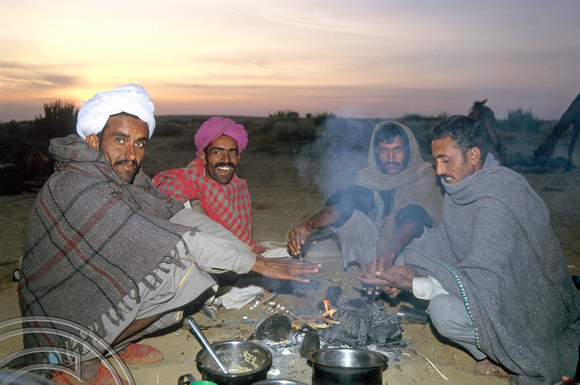 T4333. Camel drivers. Thar desert. Rajasthan. India. 1991.