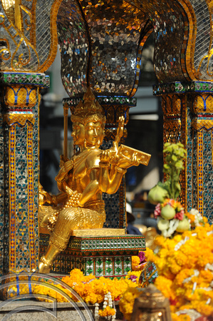 TD10980. Hindu shrine. Bangkok. Thailand. 25.1.09.