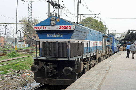 DG76170. WDM4 20092. Ashram Express. Delhi Jn. India. 10.3.11.