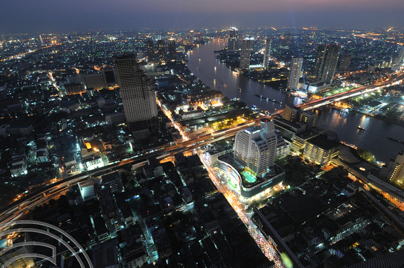 TD11035. Bangkok at night. Thailand. 25.1.09.