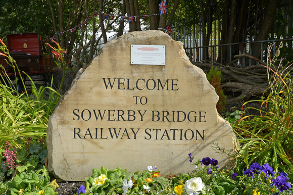 DG191716. Welcome to the garden. Station garden. Sowerby Bridge. 30.8.14.