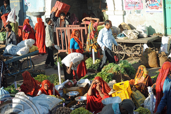 DG76494.Market colour and chaos. Una. Gujarat. 14.3.11.