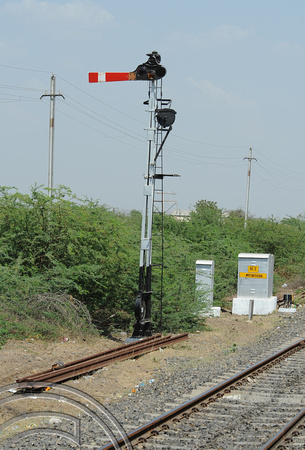 DG77112. Upper quadrant semaphores. Gujarat. India. 24.3.11.
