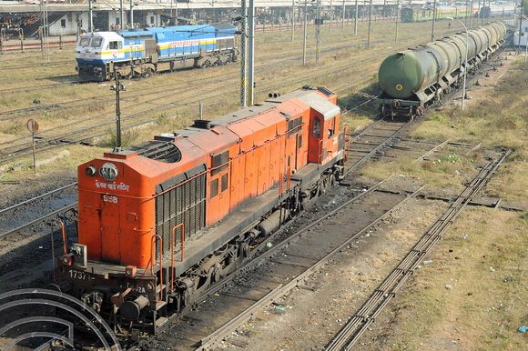 DG70208. WDM2a N0 17371 and WDP4b No 40005. Lucknow. India. 15.12.10.
